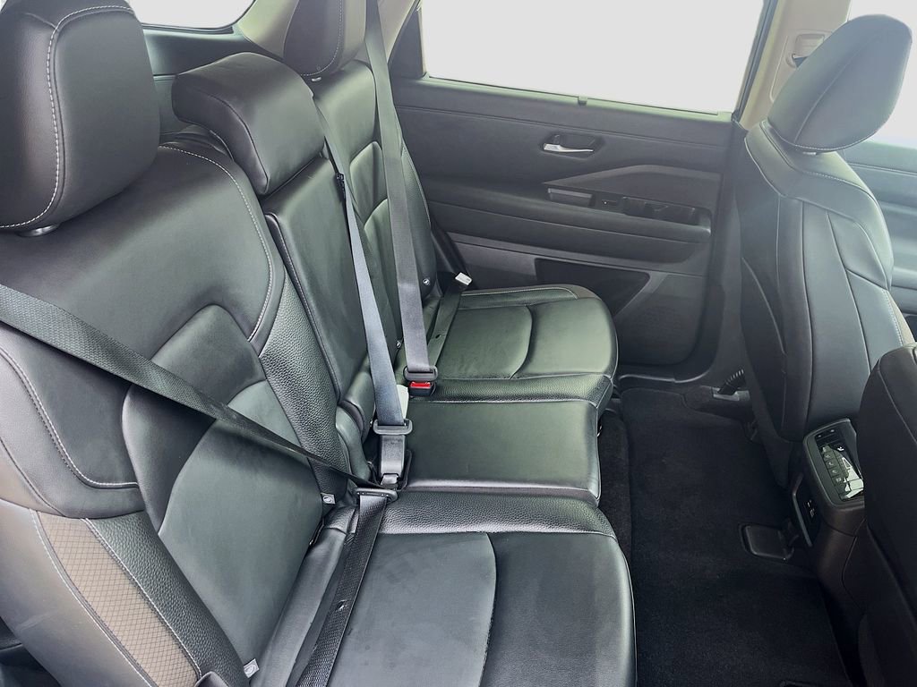 Used 2022 Nissan Pathfinder SL FWD image 28