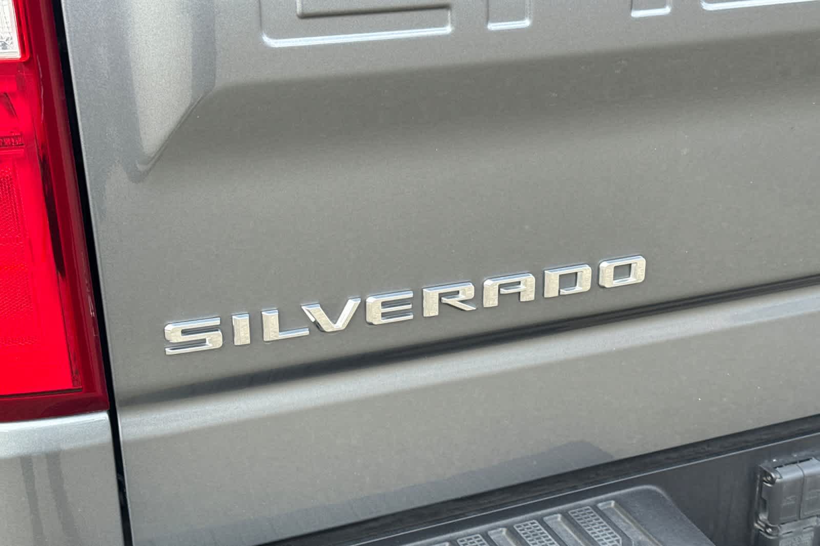 Used 2020 Chevrolet Silverado 1500 LTZ w/ LTZ Premium Package AWD/4WD image 7