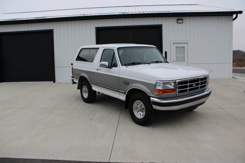 Used 1995 Ford Bronco XLT image 2