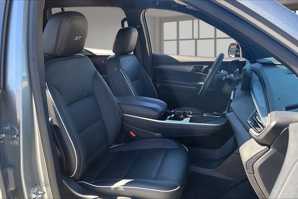 Used 2025 Buick Enclave Sport Touring FWD image 27
