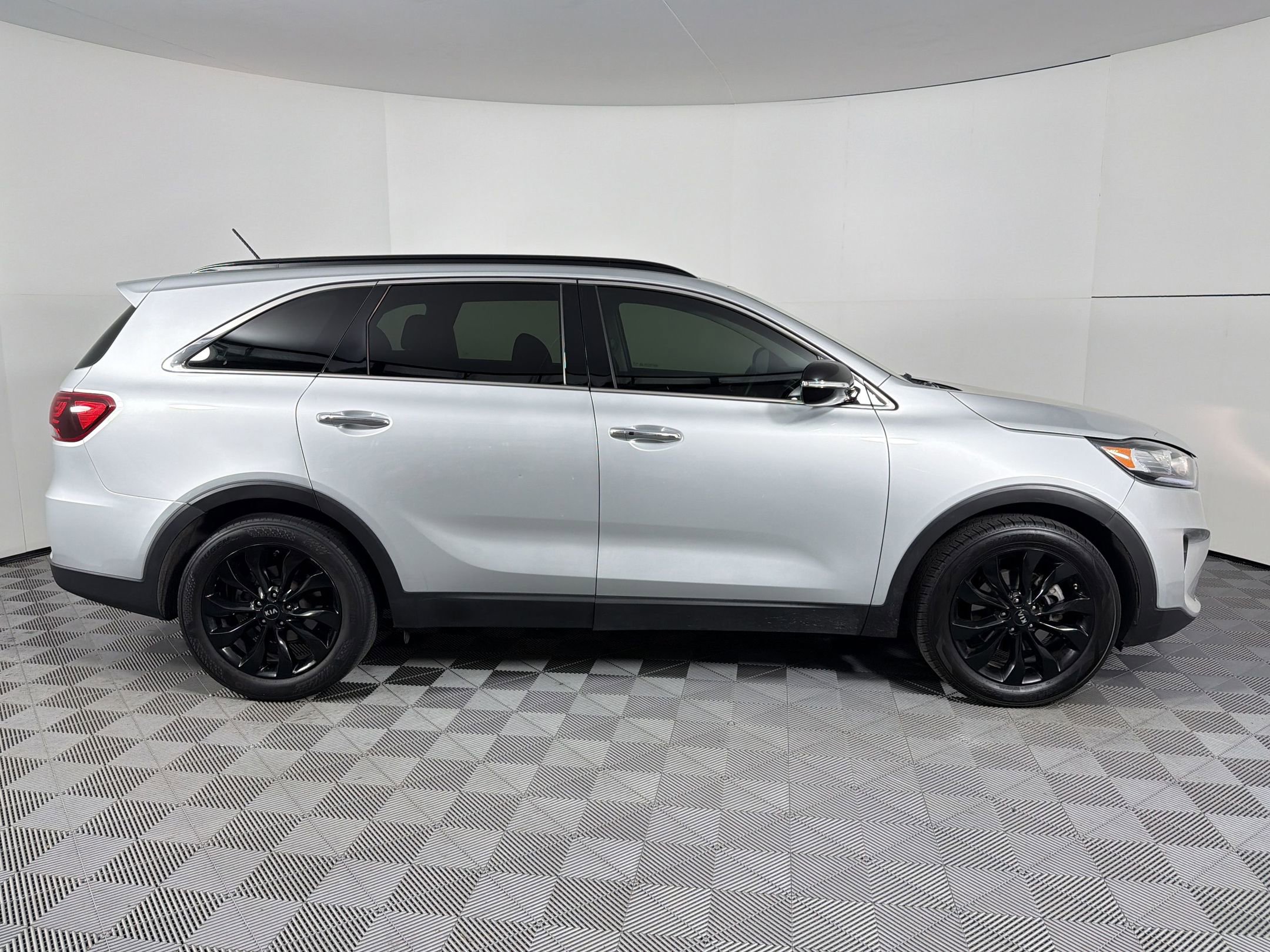 Used 2020 Kia Sorento S image 8