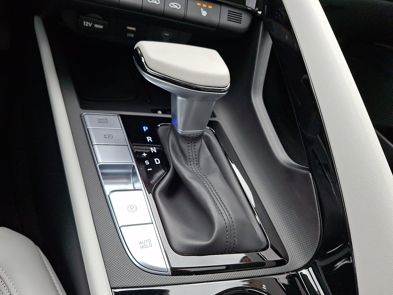 Certified 2025 Hyundai Elantra Limited FWD image 22