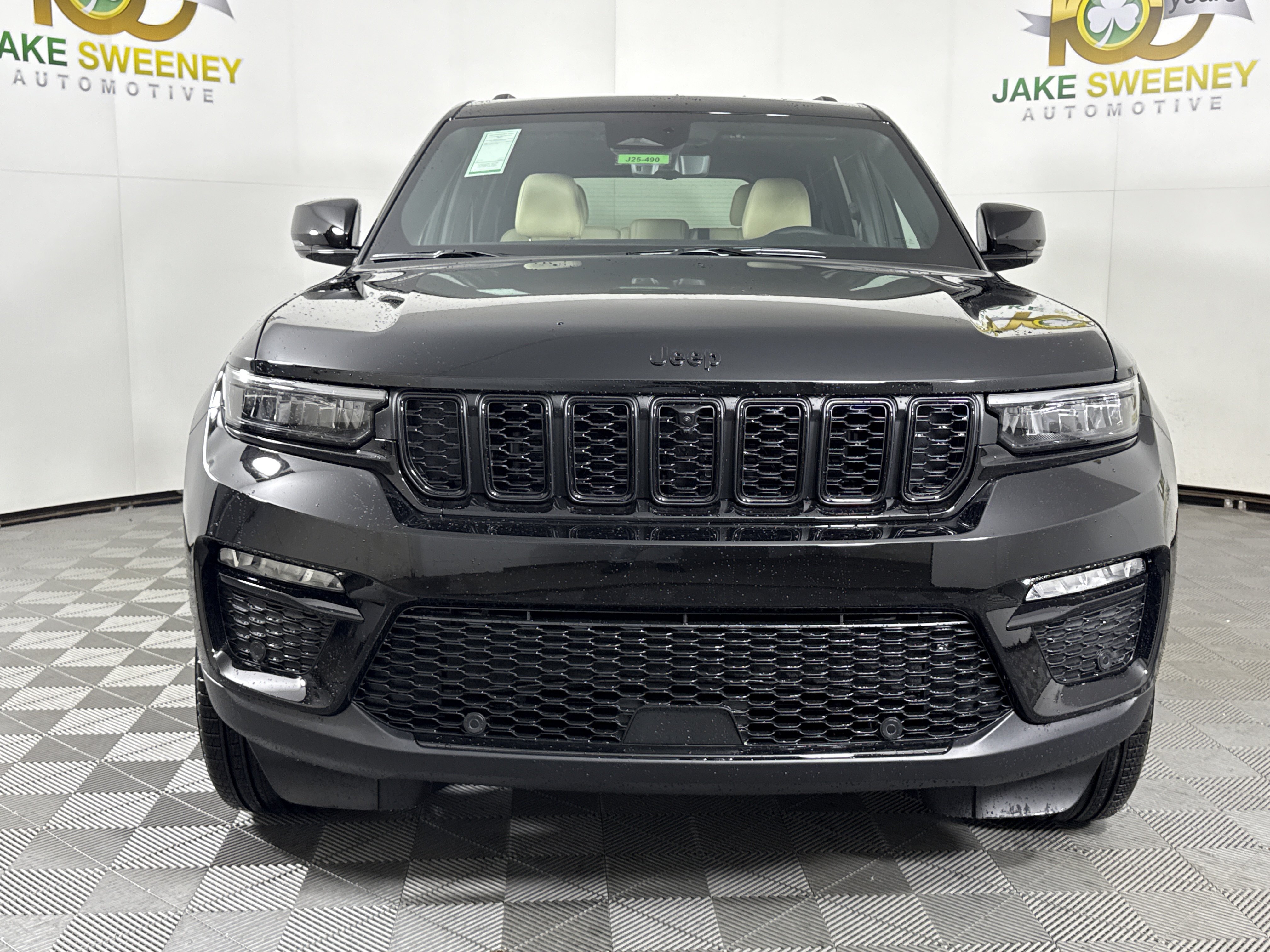 New 2025 Jeep Grand Cherokee Limited w/ Luxury Tech Group II AWD/4WD image 3