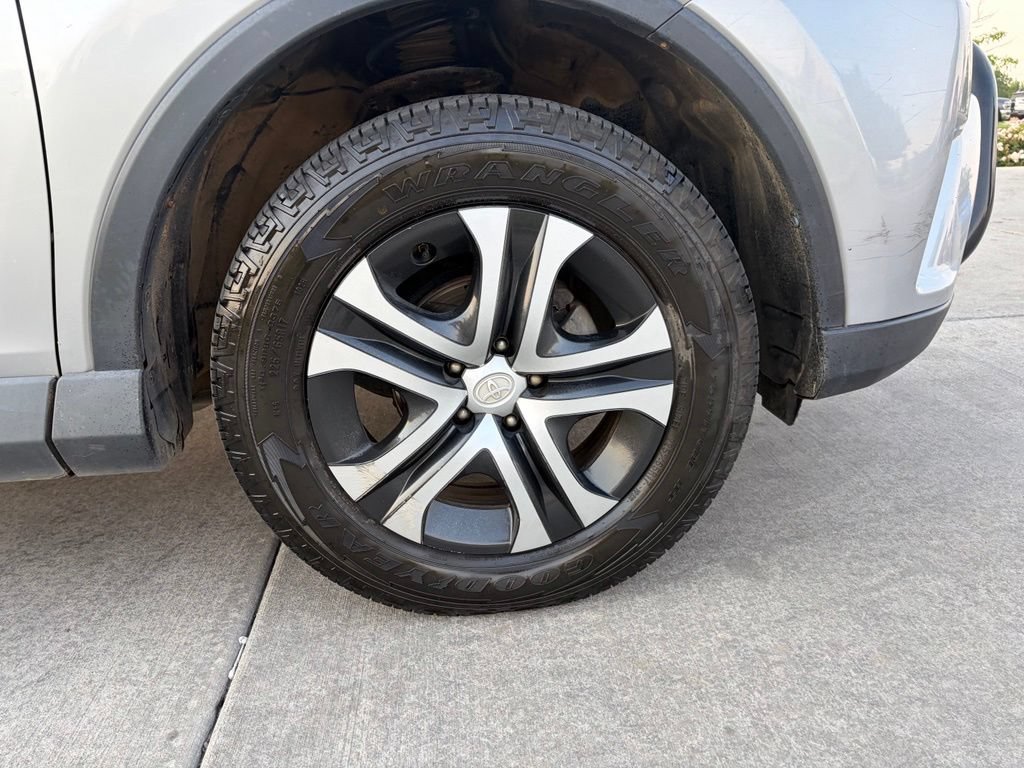 Used 2016 Toyota RAV4 LE AWD/4WD image 11