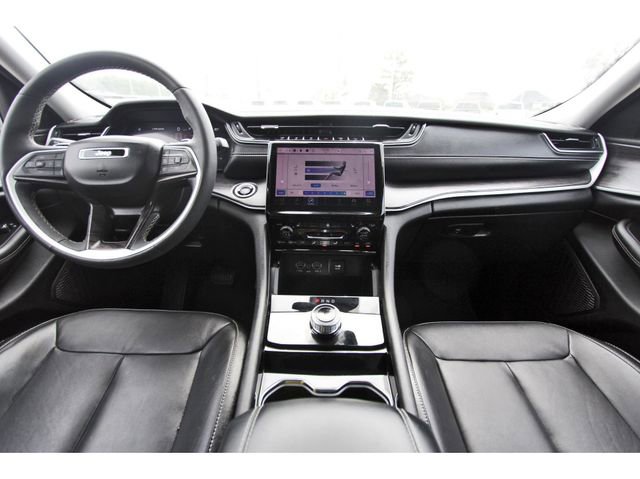 Used 2023 Jeep Grand Cherokee Limited image 10