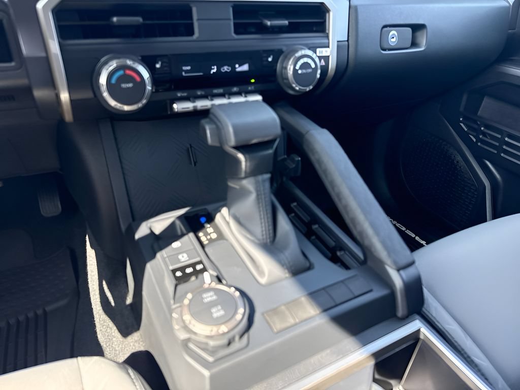 Used 2026 Toyota Tacoma SR5 AWD/4WD image 15