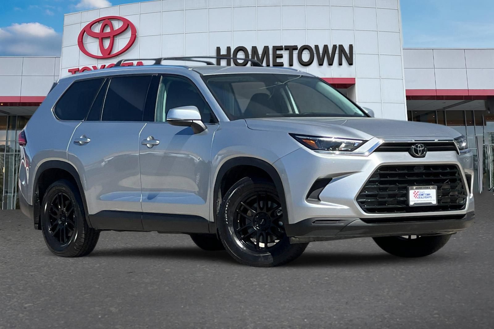 Used 2024 Toyota Grand Highlander AWD image 2