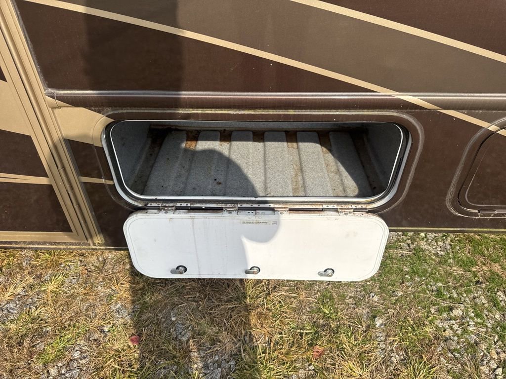 Used 2017 Ford E-450 and Econoline 450 Super Duty w/ Motorhome Prep Package image 13