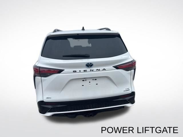 Used 2021 Toyota Sienna Limited image 13