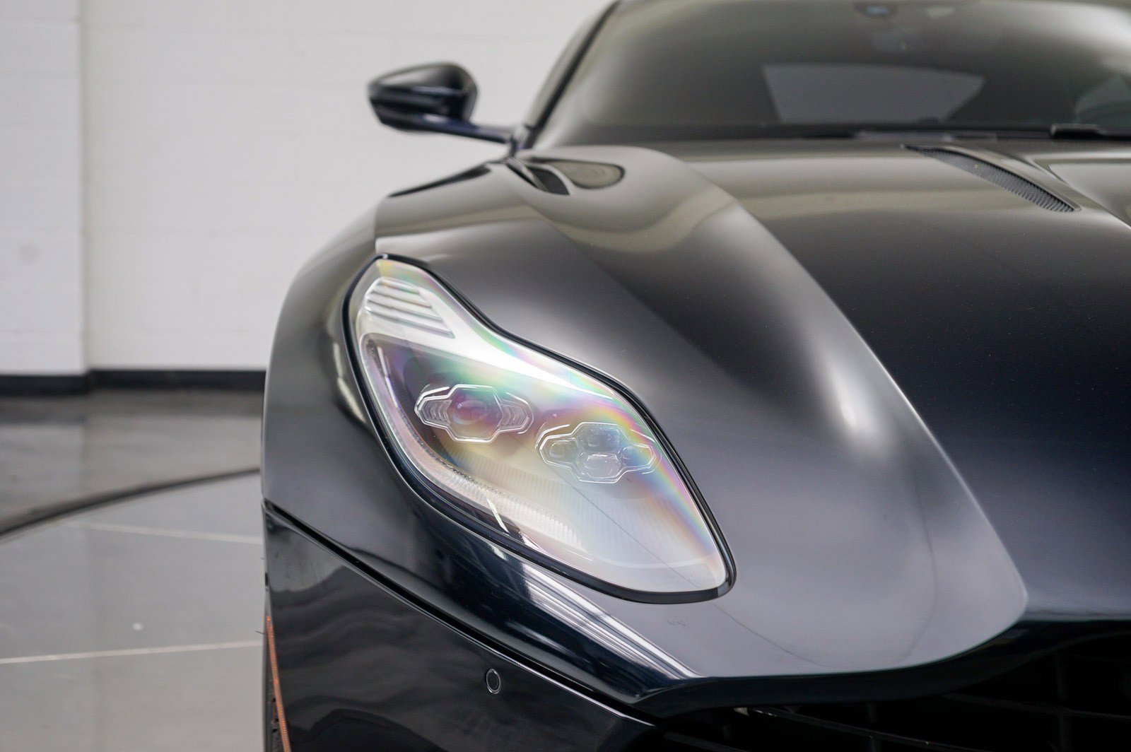 Used 2017 Aston Martin DB11 V12 image 14