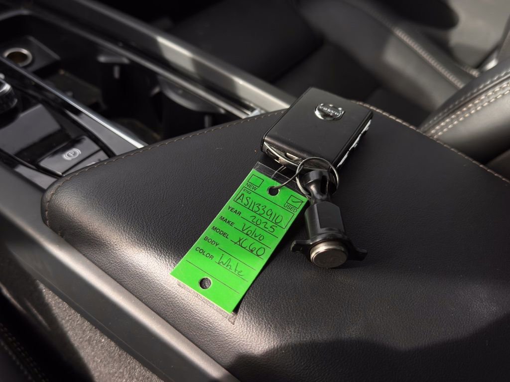 Used 2025 Volvo XC60 B5 Ultra w/ Protection Package Premier image 15