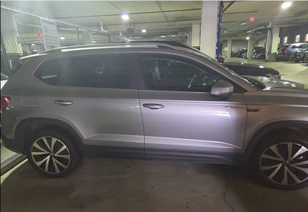 Certified 2023 Volkswagen Taos SE FWD image 5
