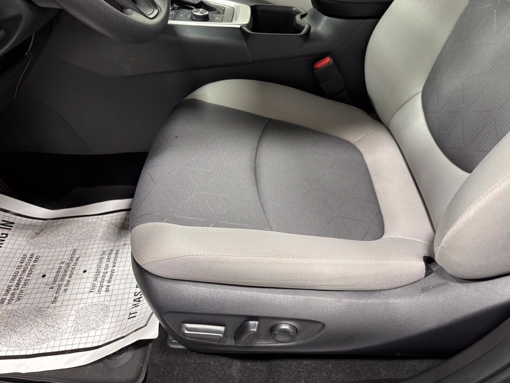 Used 2025 Toyota RAV4 XLE AWD/4WD image 13