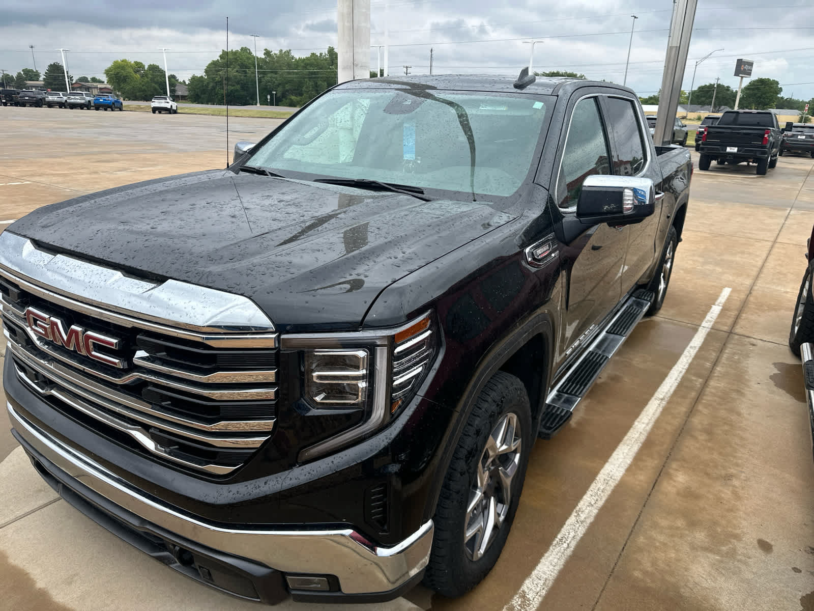 Used 2024 GMC Sierra 1500 SLT w/ SLT Premium Package AWD/4WD image 3