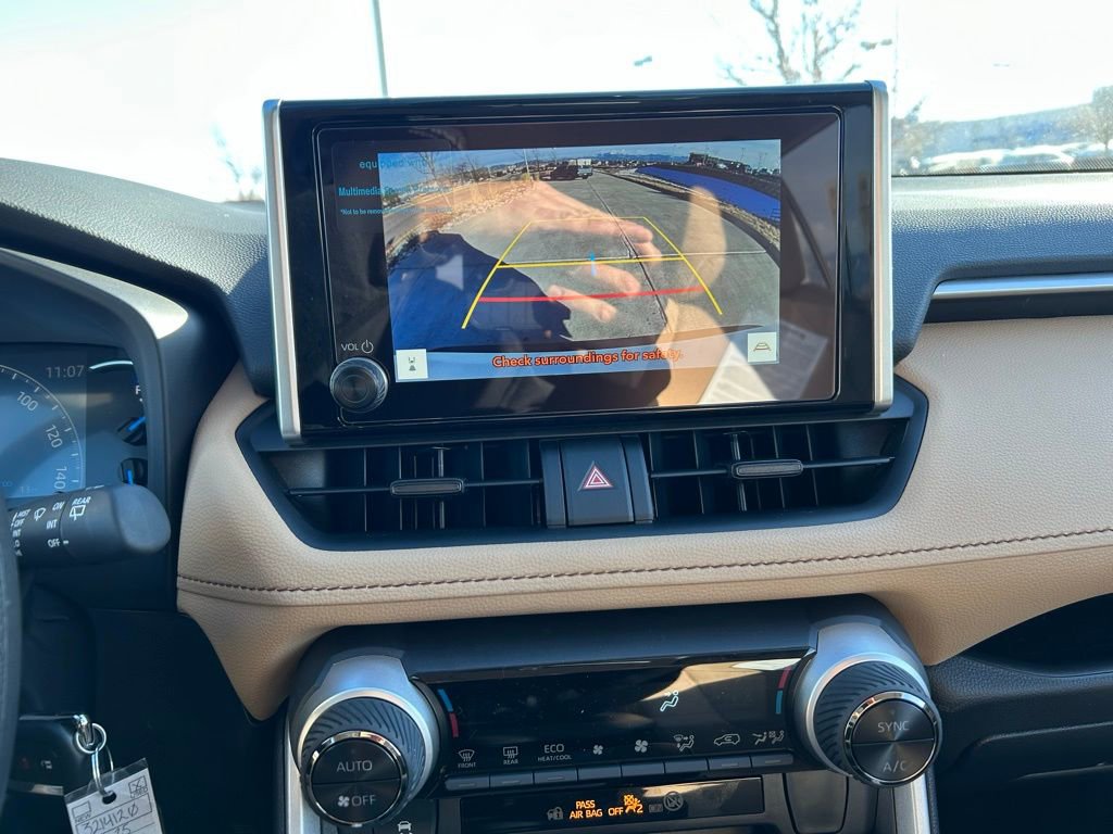 Used 2025 Toyota RAV4 SE image 27