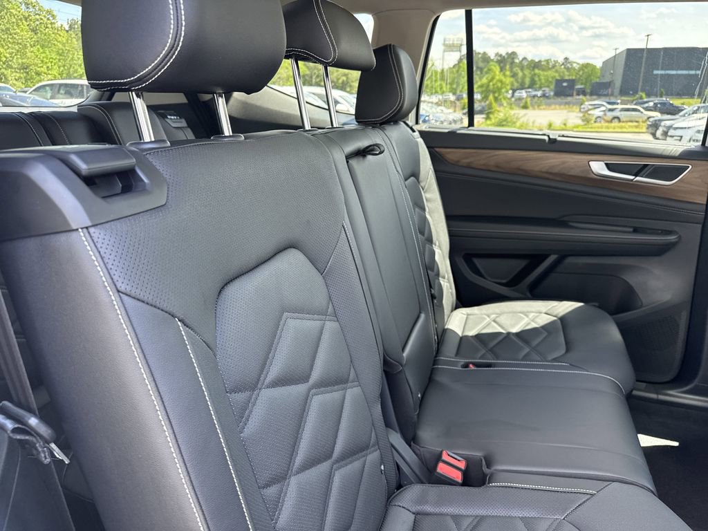 New 2025 Volkswagen Atlas SE image 17