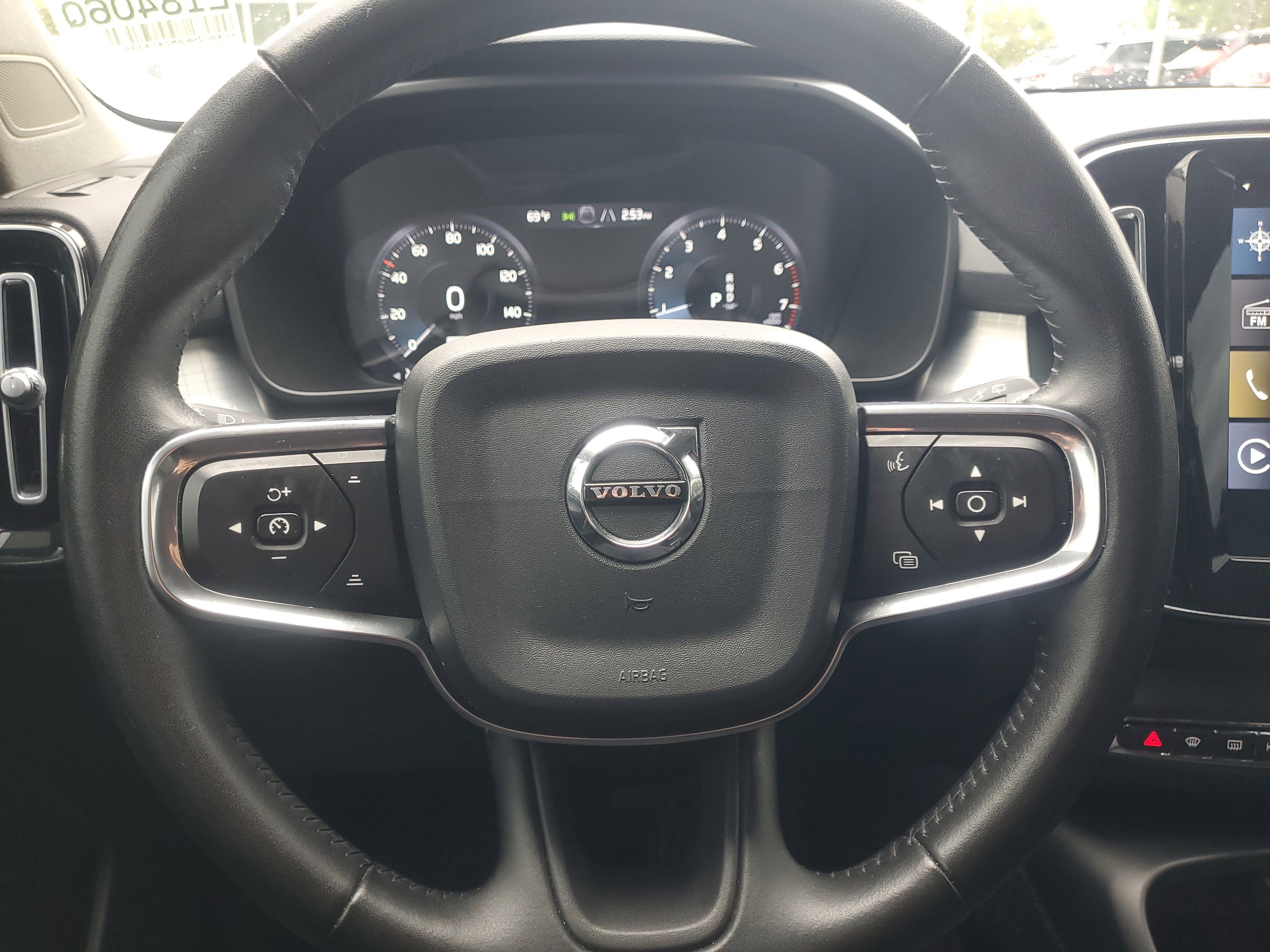 Used 2021 Volvo XC40 T4 Momentum w/ Protection Package Premier image 20