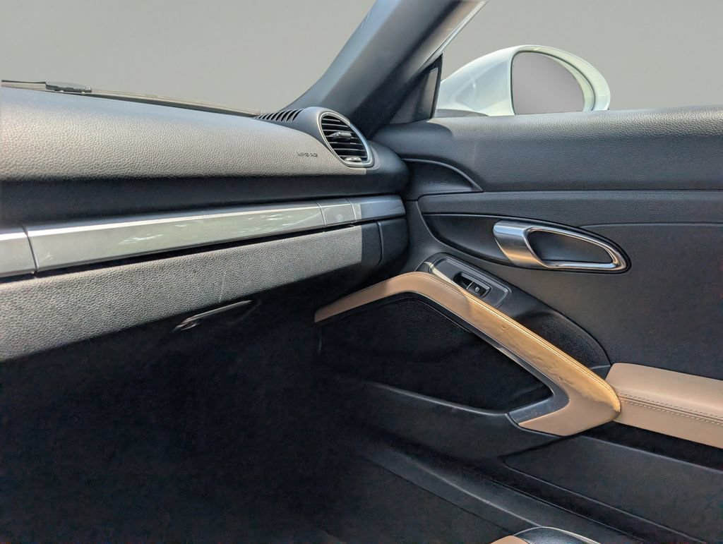 Used 2018 Porsche 718 Boxster RWD image 22