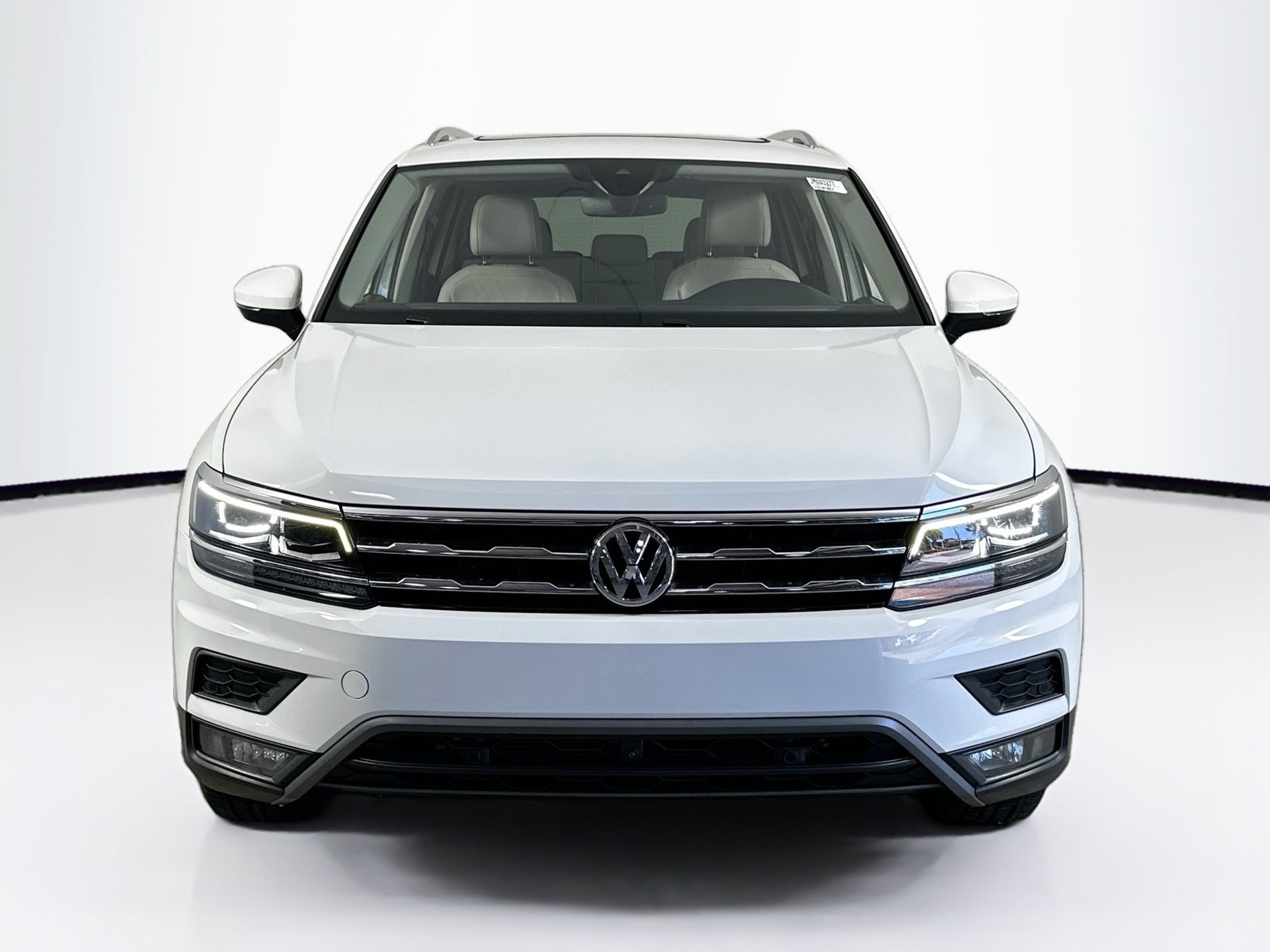 Used 2018 Volkswagen Tiguan SEL Premium FWD image 2