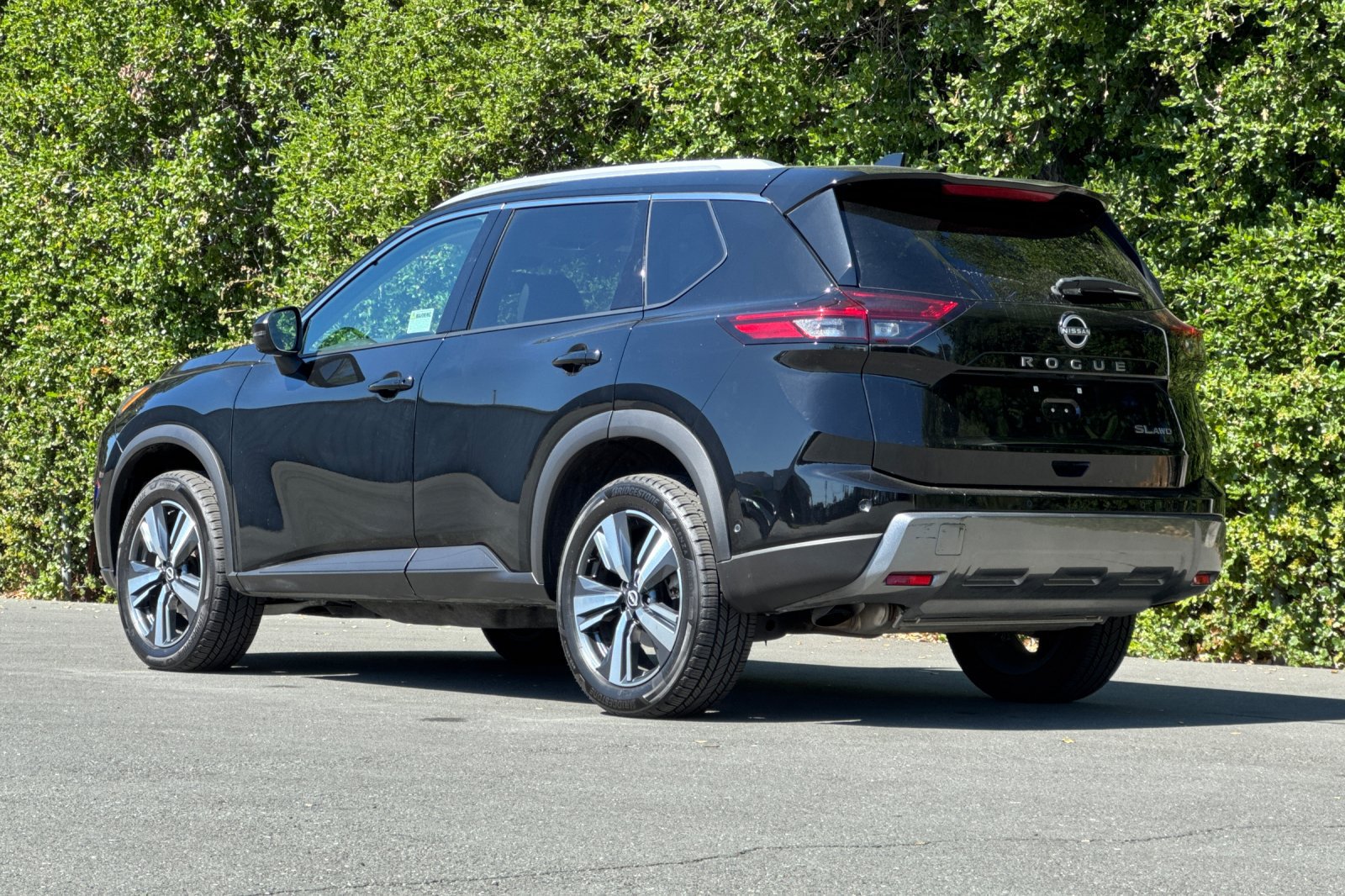 Used 2024 Nissan Rogue SL AWD/4WD image 6