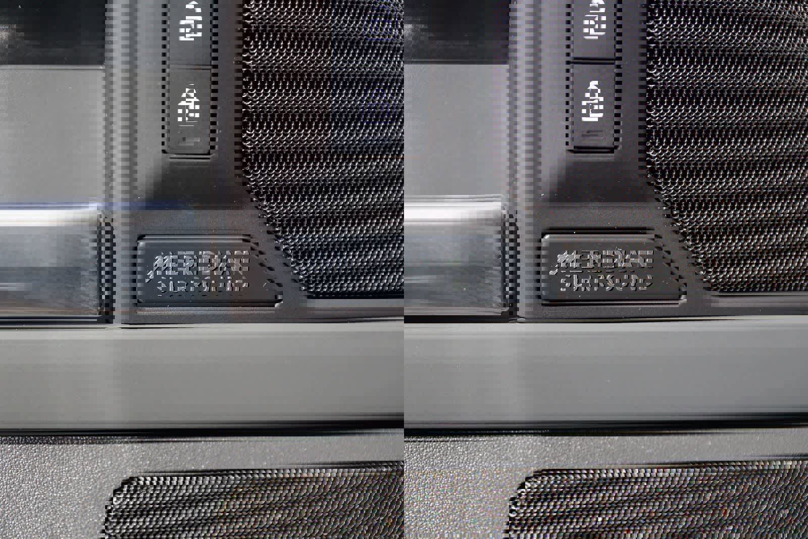 New 2026 Land Rover Defender 110 X-Dynamic SE image 23