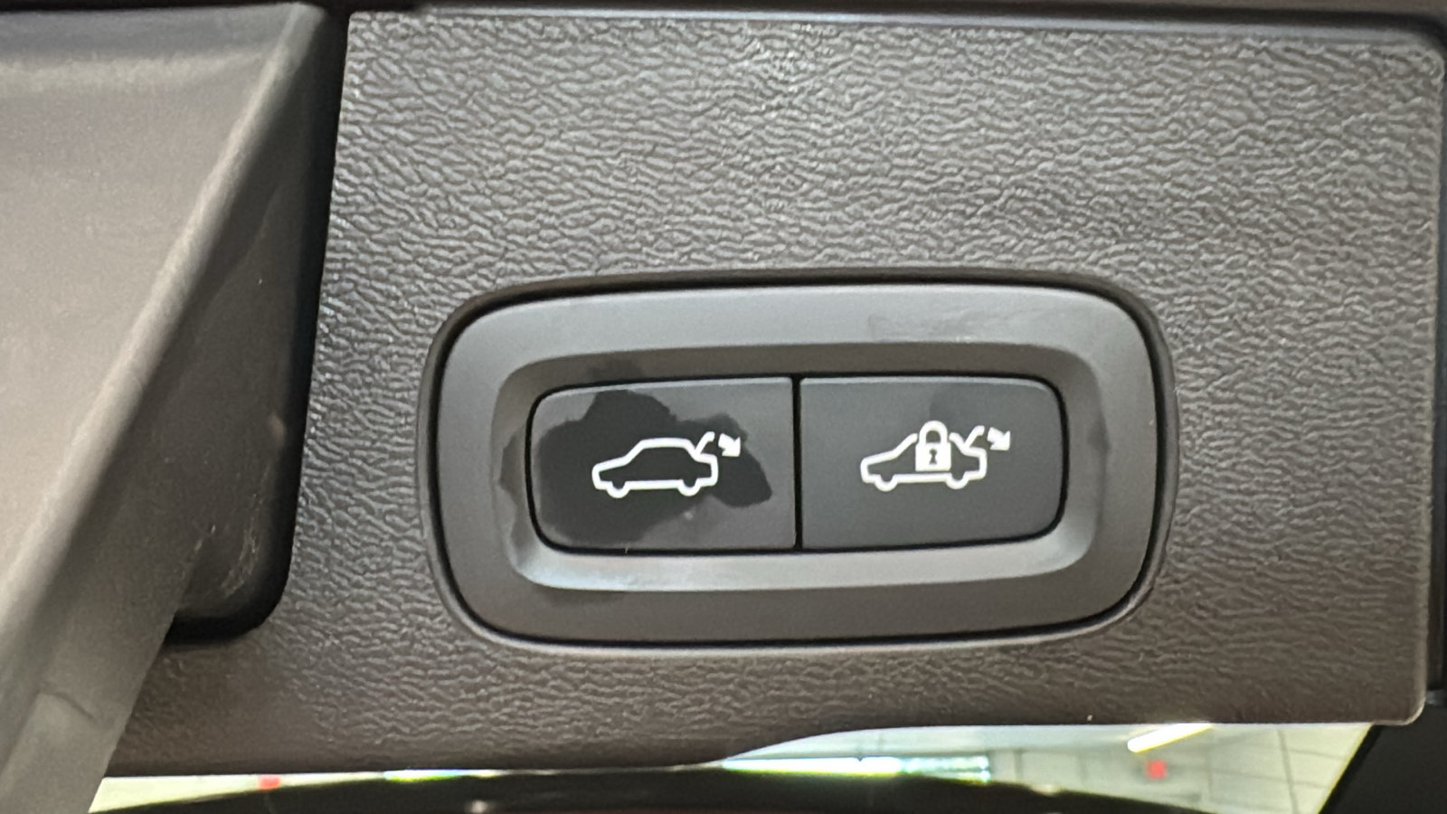 Used 2024 Volvo XC60 B5 Plus w/ Protection Package Premier AWD/4WD image 30