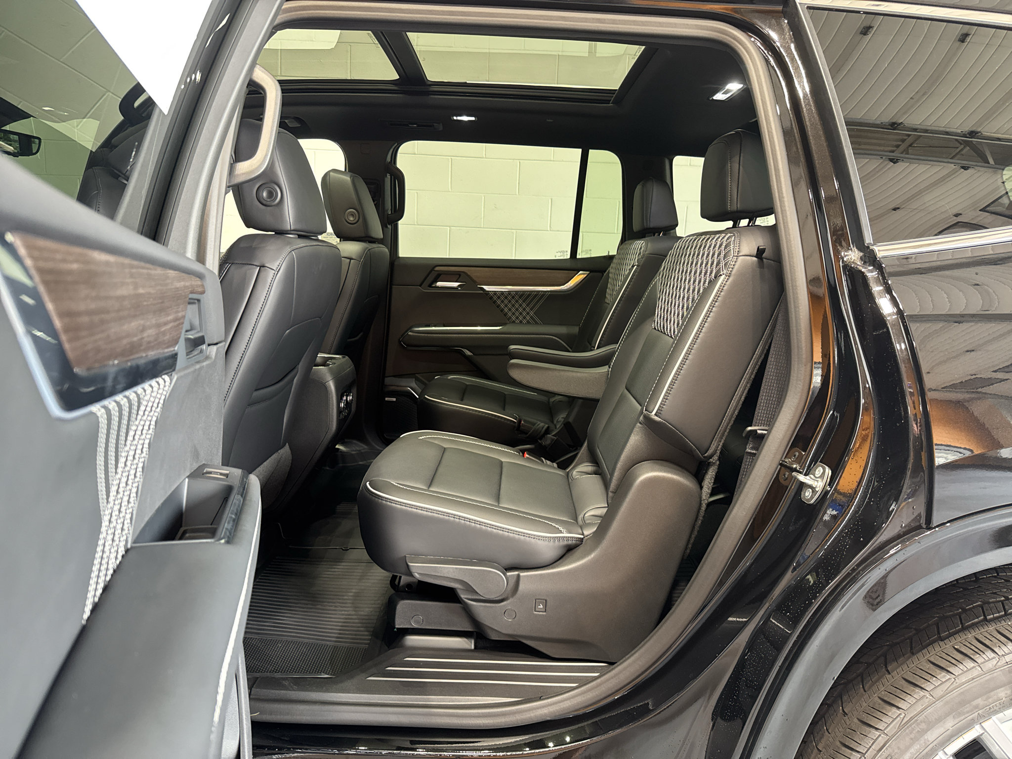 New 2026 GMC Acadia Denali w/ Super Cruise Package AWD/4WD image 12
