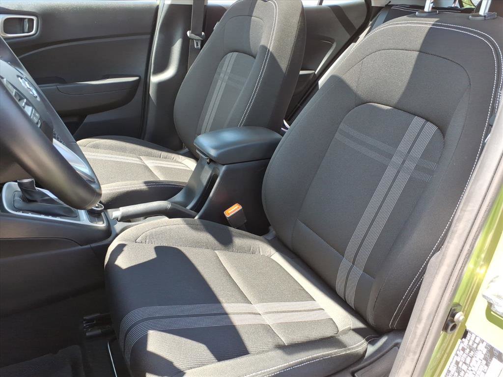 Used 2024 Hyundai Venue SEL FWD image 17