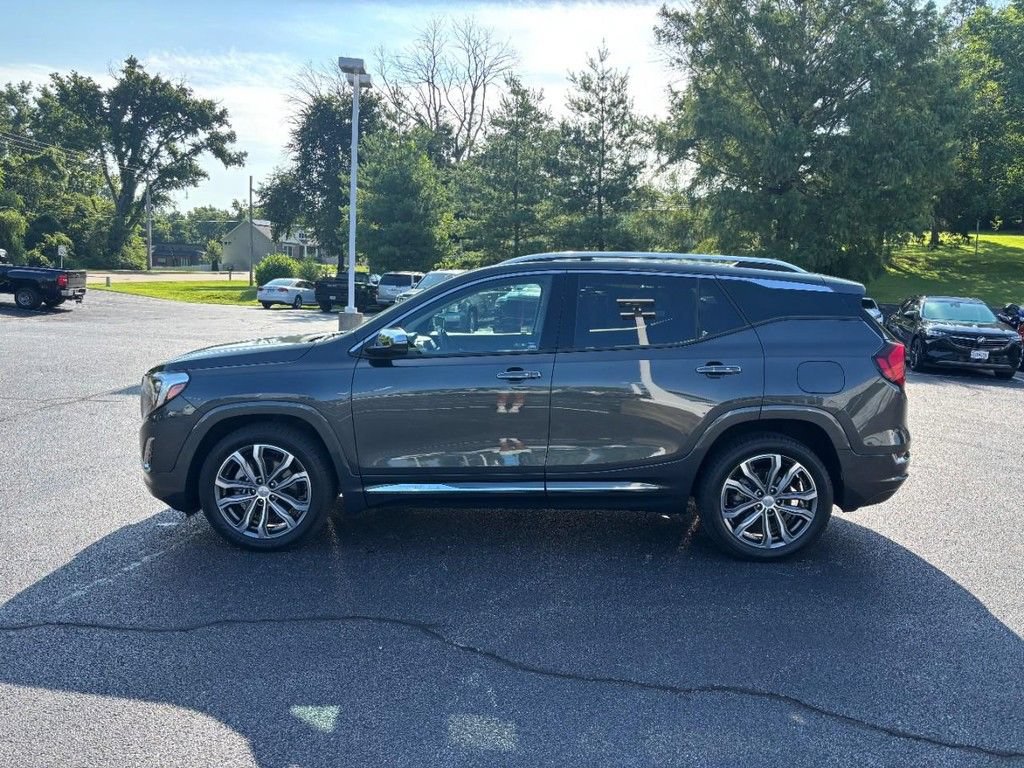Used 2020 GMC Terrain Denali w/ Denali Premium Package FWD image 6