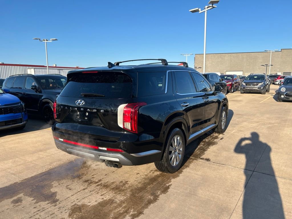 Used 2023 Hyundai Palisade SEL FWD image 3