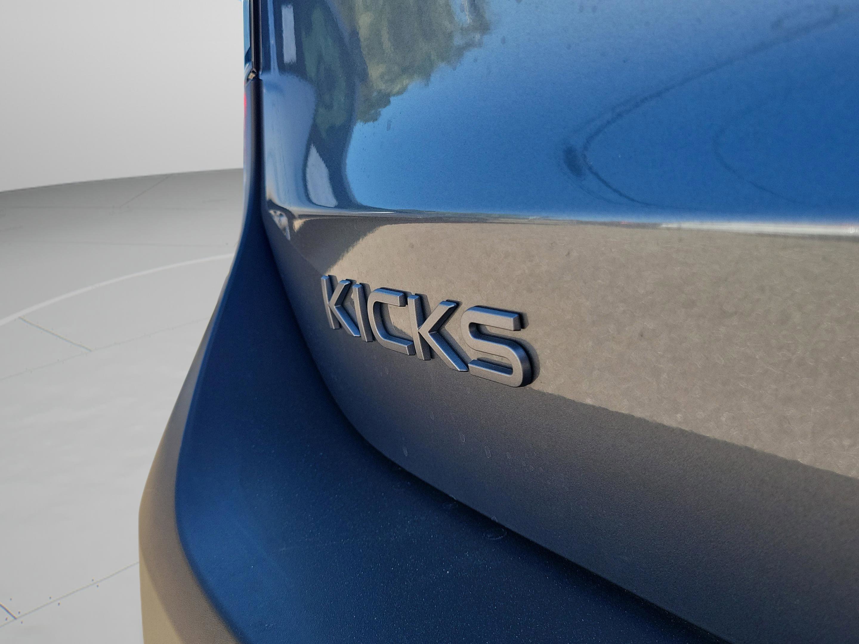 Certified 2025 Nissan Kicks SV image 8