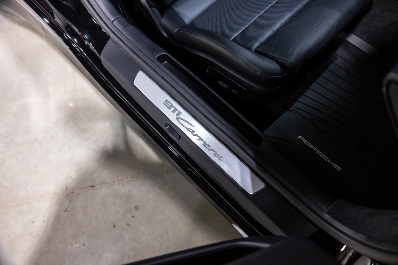 Used 2025 Porsche 911 Carrera RWD image 29