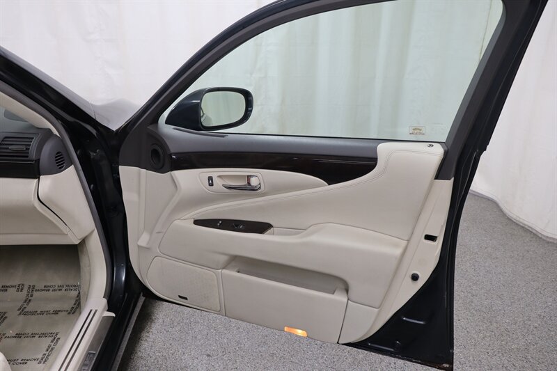Used 2008 Lexus LS 460 RWD image 21