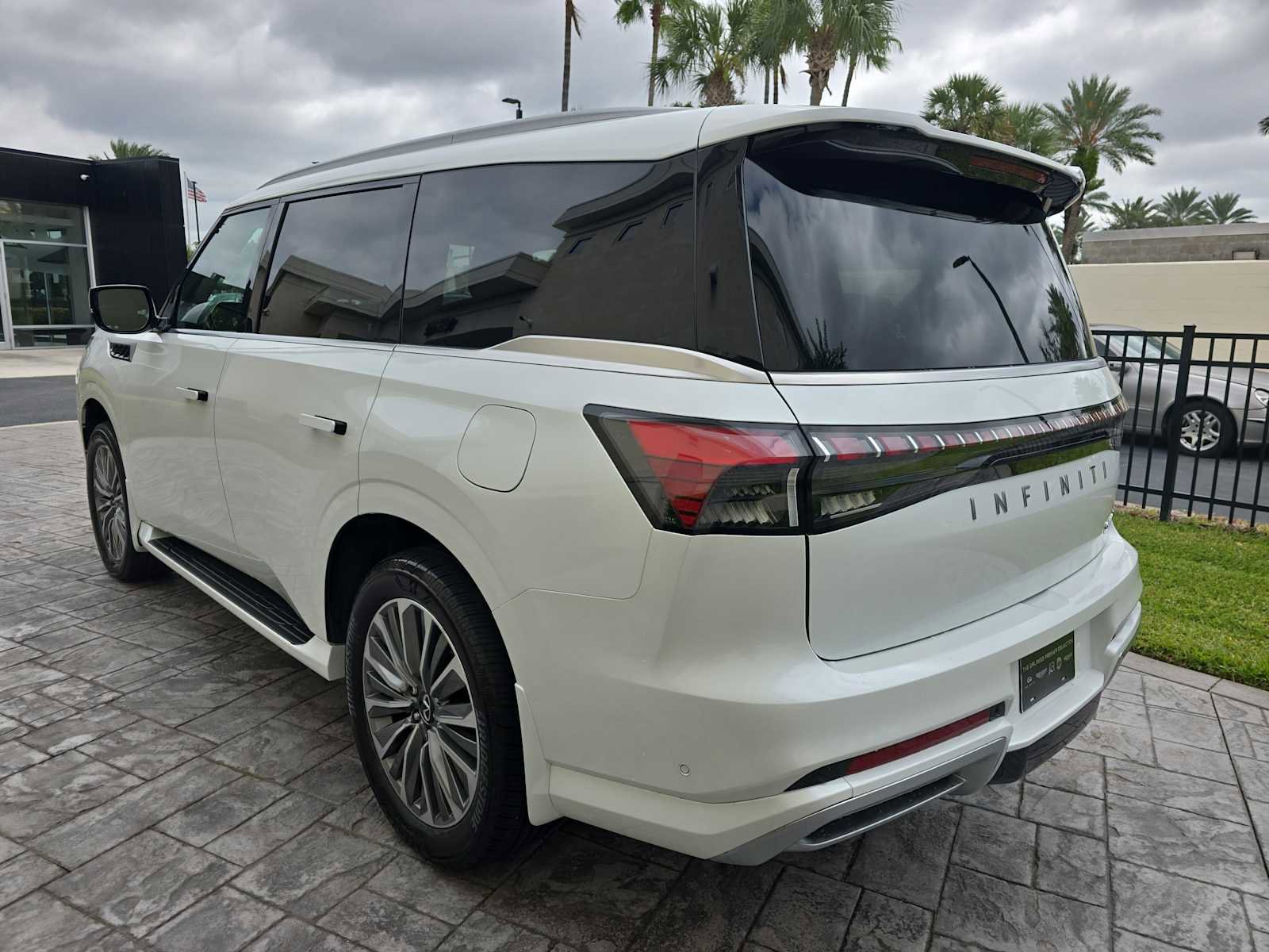 New 2026 INFINITI QX80 Luxe w/ Cargo Package image 8
