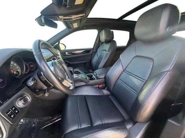 Used 2021 Porsche Cayenne w/ Premium Package AWD/4WD image 10