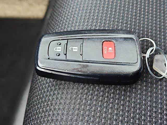 Used 2019 Toyota Prius L Eco FWD image 28