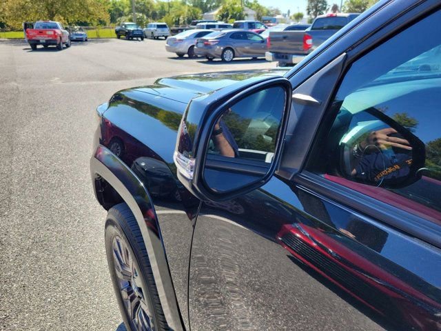 Used 2022 Toyota Tacoma Limited w/ Nightshade Package AWD/4WD image 18