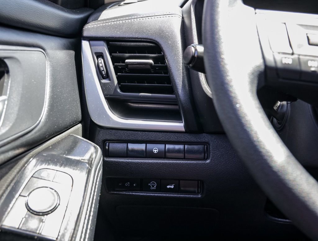 Used 2024 Nissan Rogue SV FWD image 31