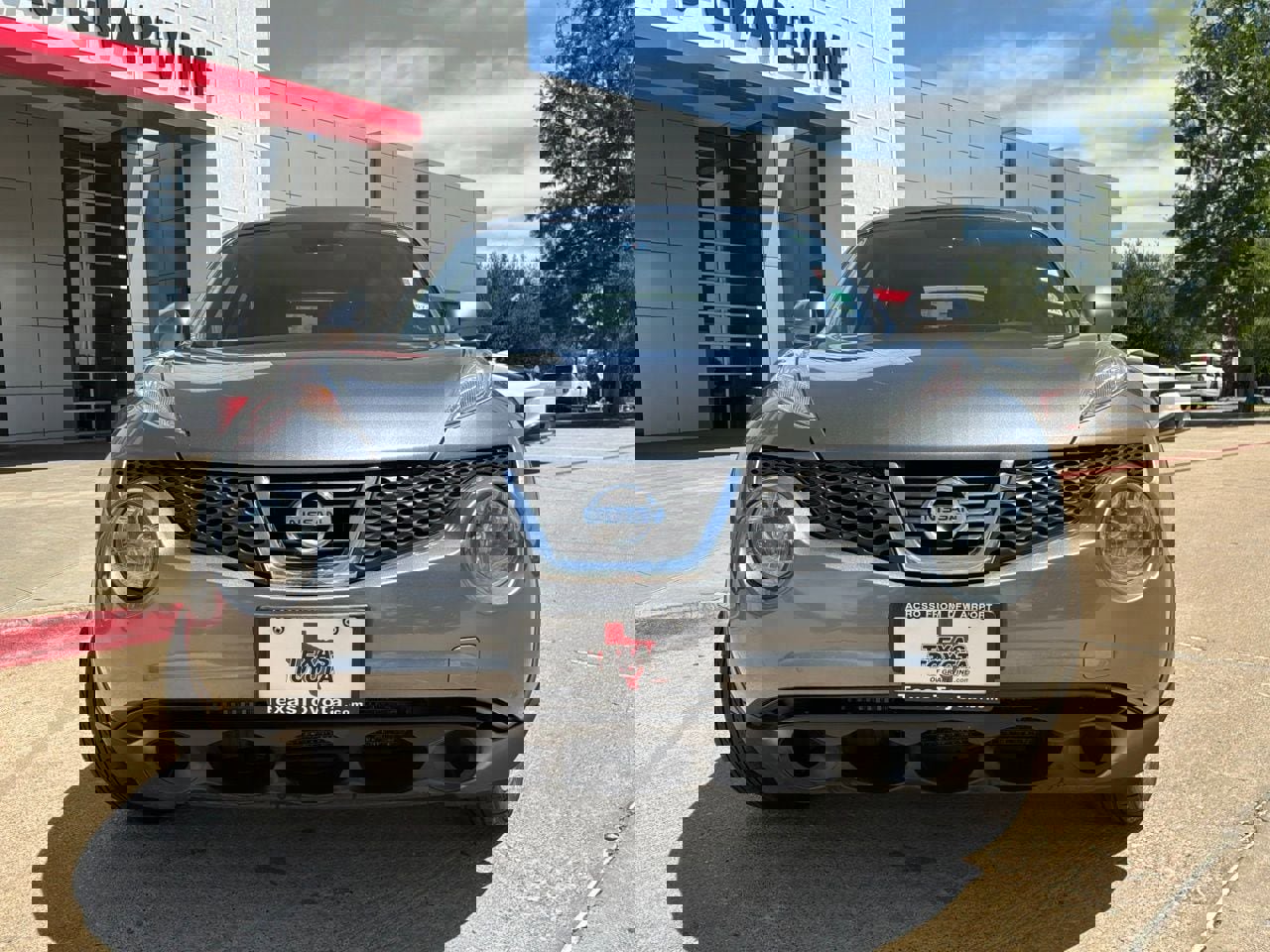 Used 2014 Nissan Juke SV image 3