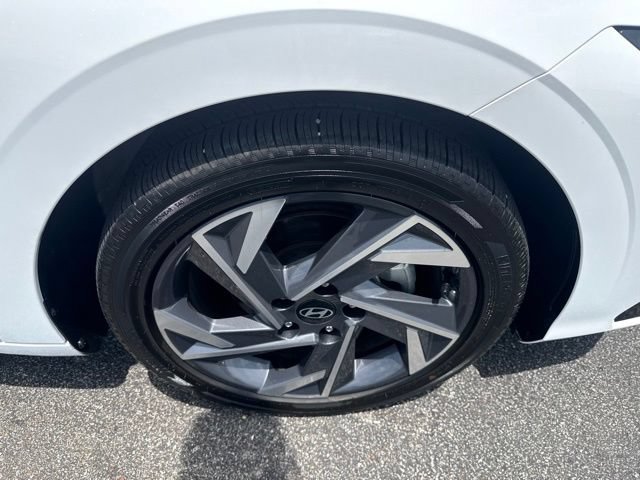 Used 2025 Hyundai Elantra SEL FWD image 13