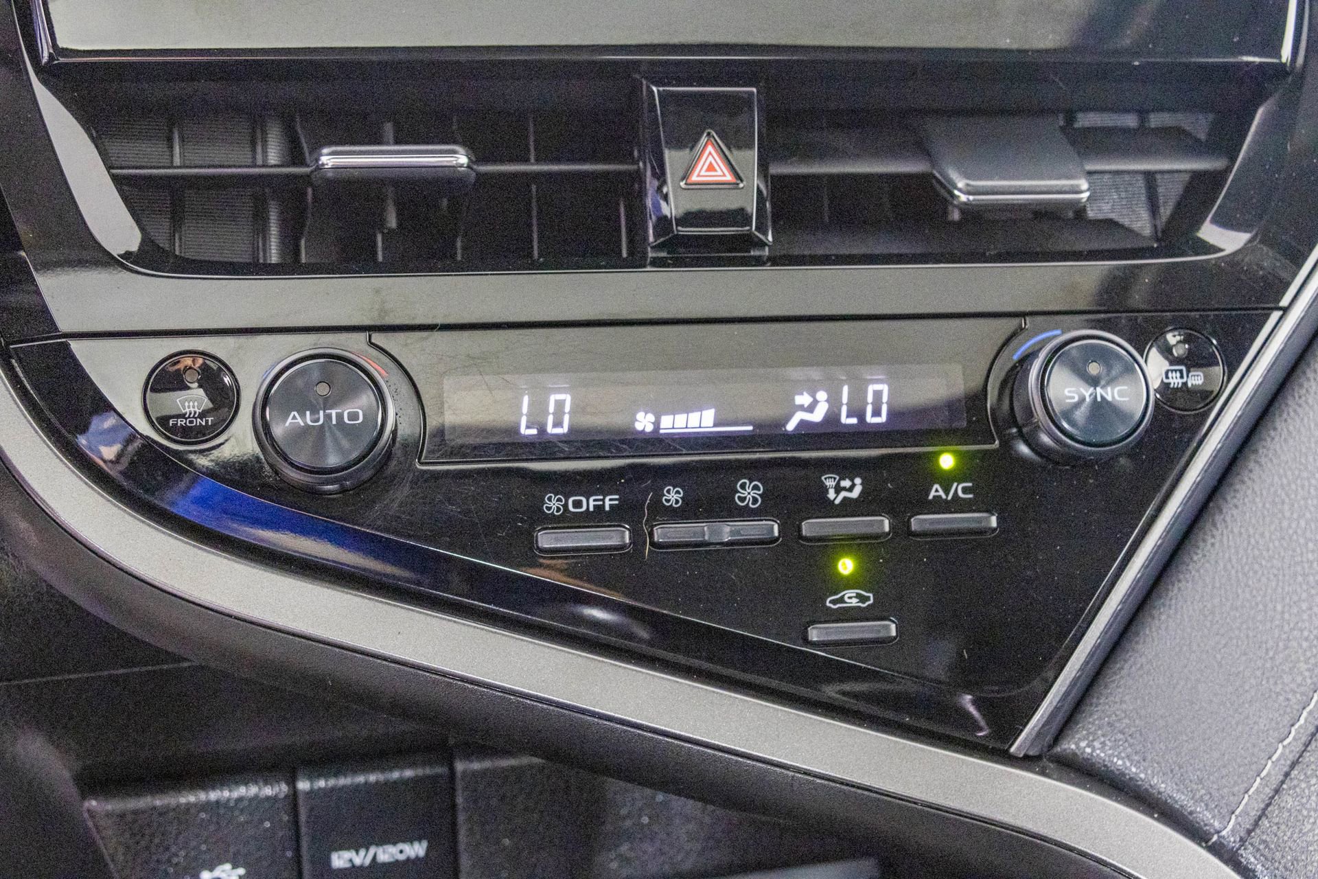 Used 2022 Toyota Camry SE w/ Cold Weather Package FWD image 26