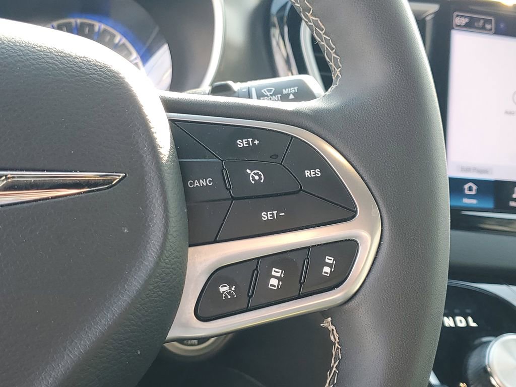 Used 2025 Chrysler Pacifica Select FWD image 26