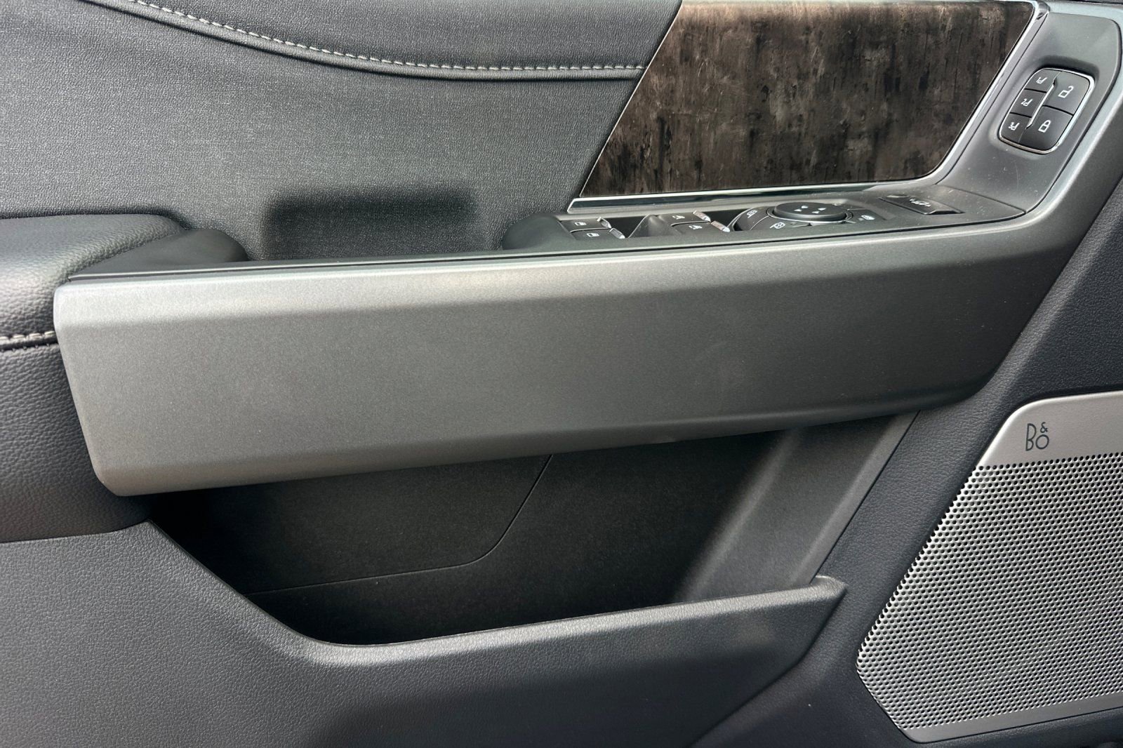 New 2026 Ford F250 Lariat w/ Black Appearance Package image 10