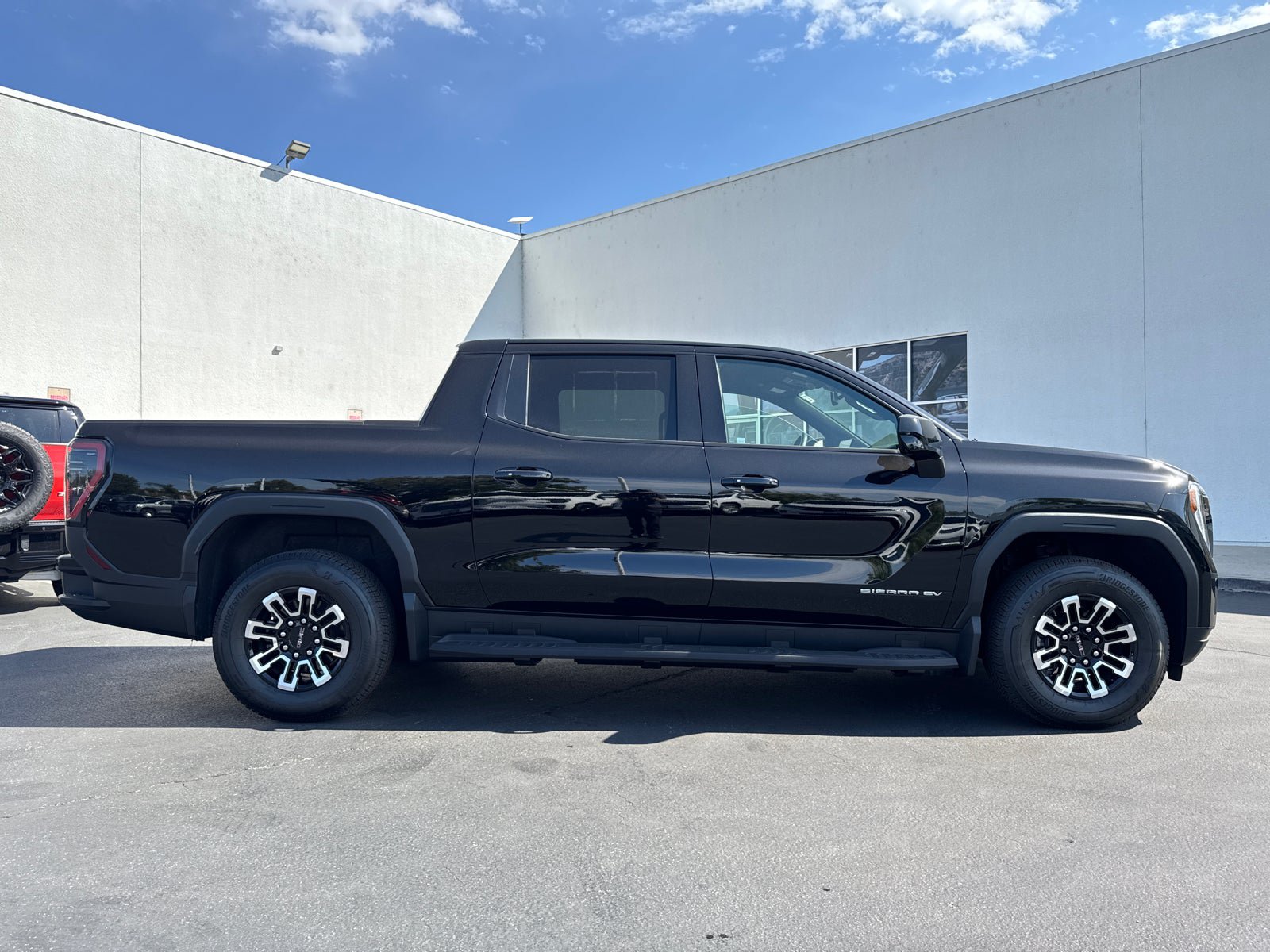 Certified 2026 GMC Sierra EV Elevation AWD/4WD image 7