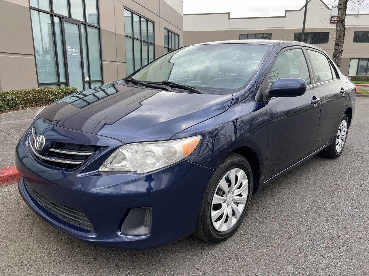 Used 2013 Toyota Corolla LE FWD image 1