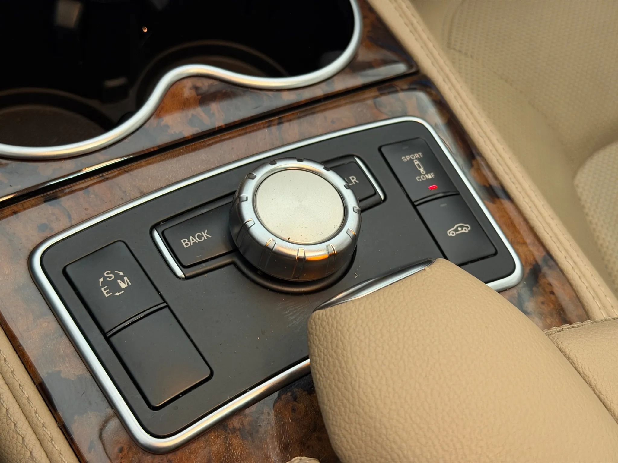 Used 2014 Mercedes-Benz CLS 550 4MATIC w/ Premium 1 Package image 30