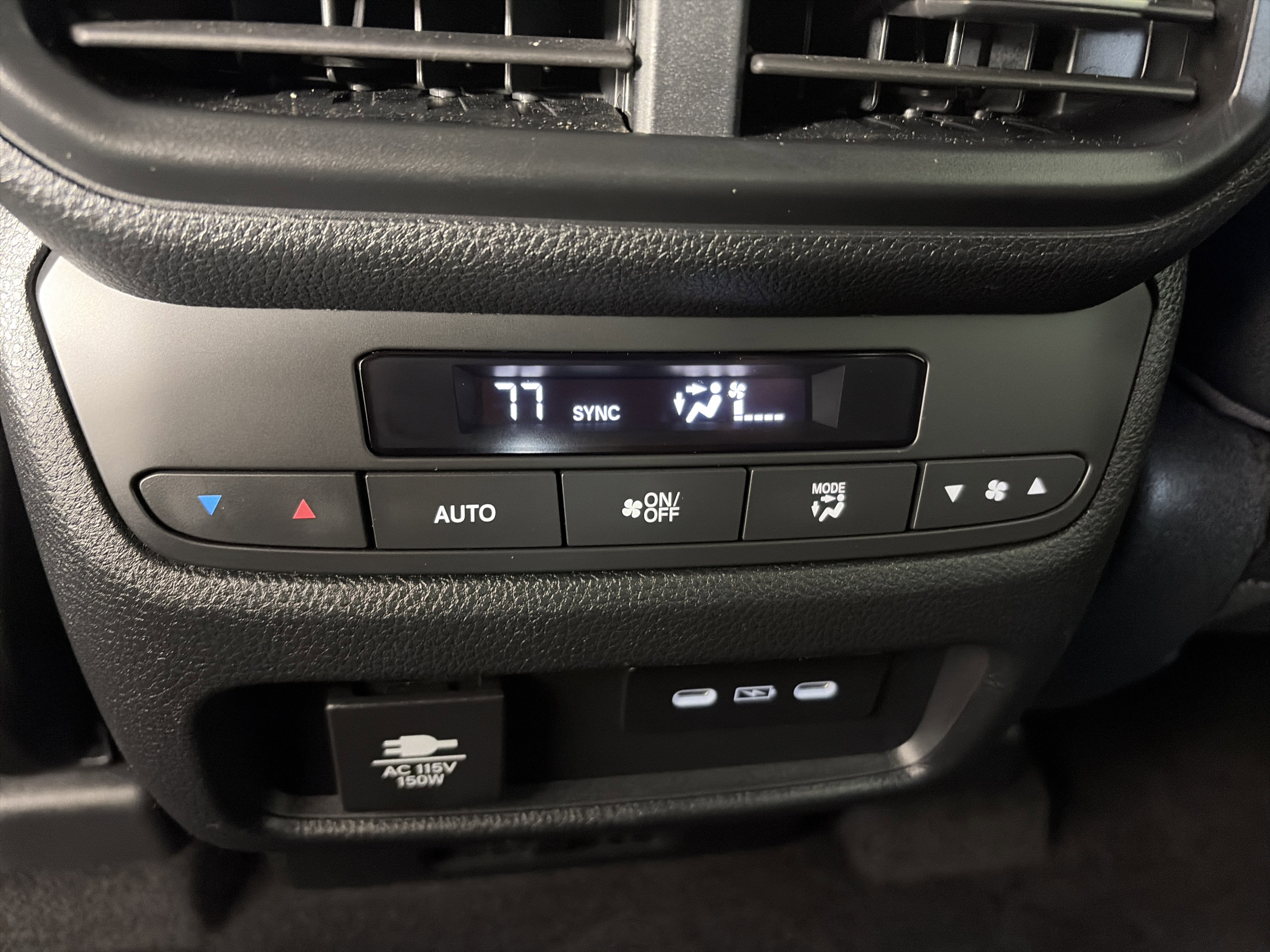 Used 2025 Honda Pilot TrailSport image 21