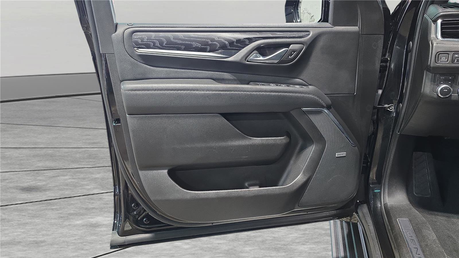 Used 2023 GMC Yukon XL Denali w/ LPO, Floor Liner Package AWD/4WD image 12