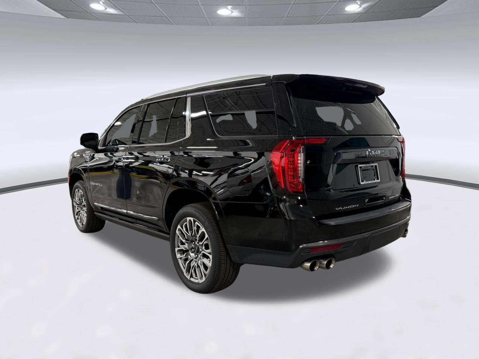Used 2023 GMC Yukon Denali Ultimate AWD/4WD image 3