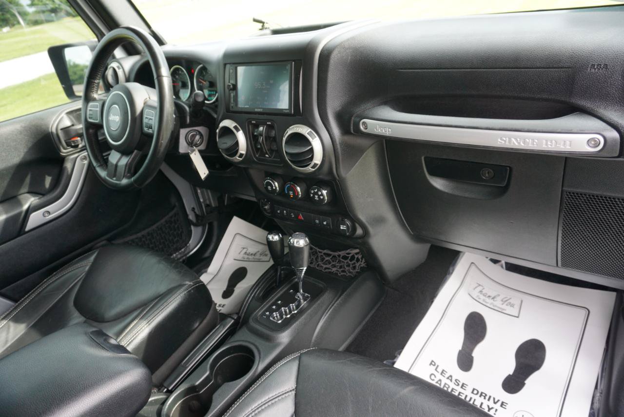 Used 2018 Jeep Wrangler Unlimited Sahara AWD/4WD image 19